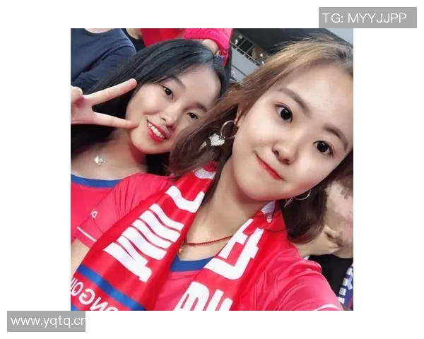 足球明星妻子美丽瞬间合集展现她们的风采与魅力