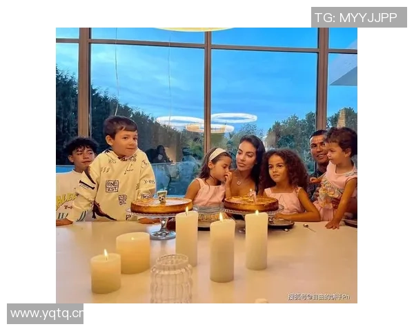 足球明星妻子们的风采展示与生活点滴分享